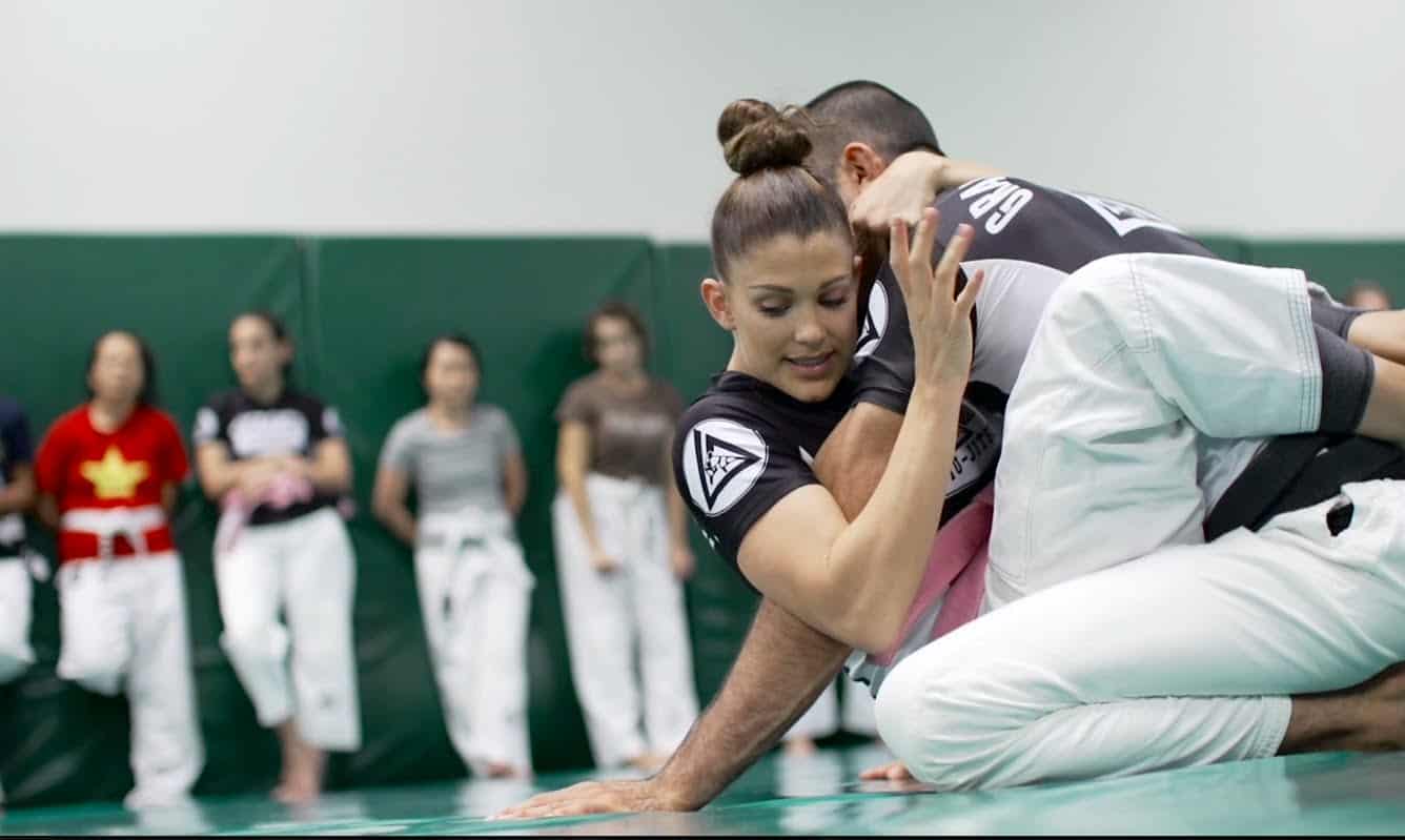 Women's Self-defense That Actually Works! (Gracie Jiu-Jitsu) 14 Women's Self-defense That Actually Works! (Gracie Jiu-Jitsu) Yvone Duarte
