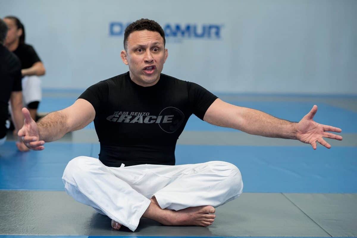 BJJ: Renzo Gracie's tip for opening any guard 7 BJJ: Renzo Gracie's tip for opening any guard
