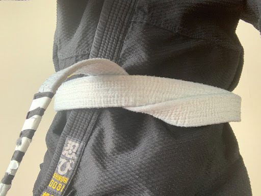 How to Tie a Jiu Jitsu Belt (And Have it Stay Tied!) 10 How to Tie a Jiu Jitsu Belt (And Have it Stay Tied!) how to tie a jiu jitsu belt