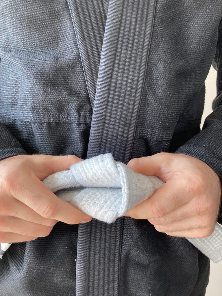 How to Tie a Jiu Jitsu Belt (And Have it Stay Tied!) 5 How to Tie a Jiu Jitsu Belt (And Have it Stay Tied!) how to tie a jiu jitsu belt