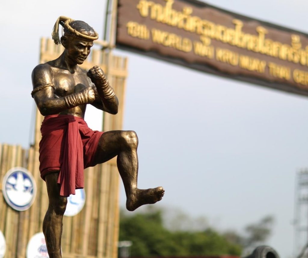 Nai Khanom Tom Statue